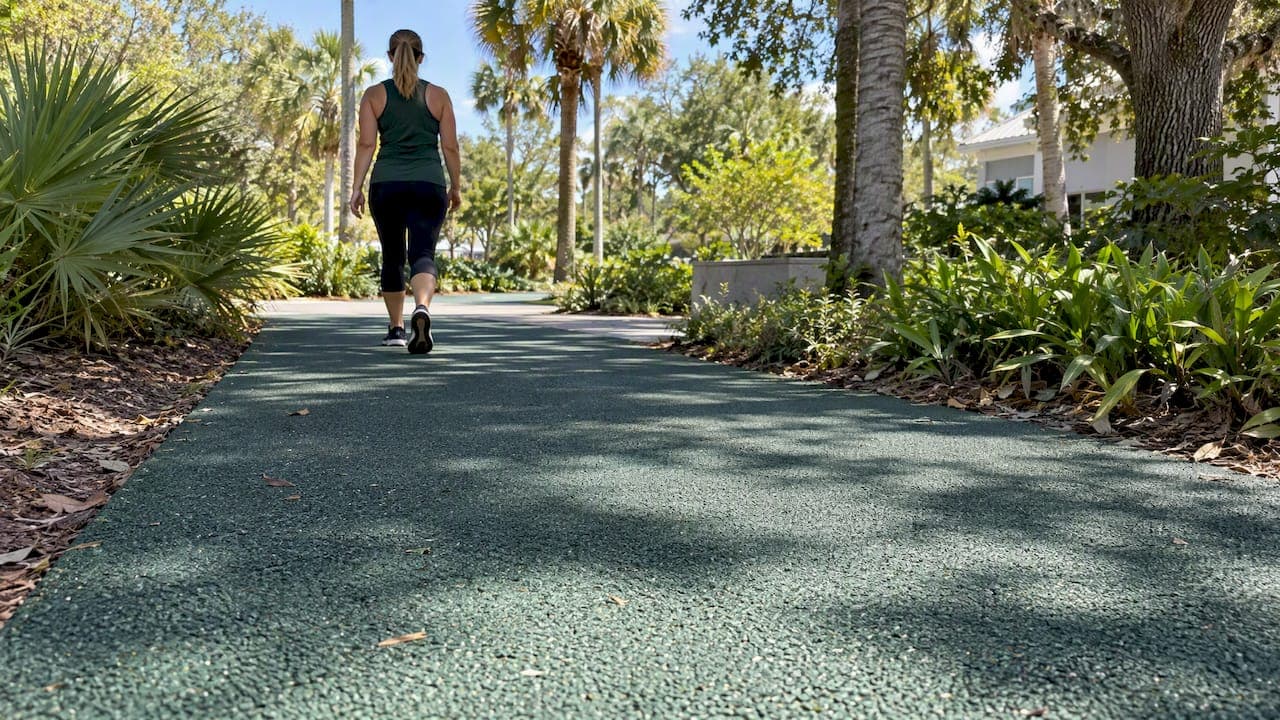 Heat Reflective Walkways for Owners: 5 Surfaces, One Comfort Tradeoff